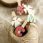 گیره فانتزی چوبی کریسمس 16 عددی مدل Merry Christmas